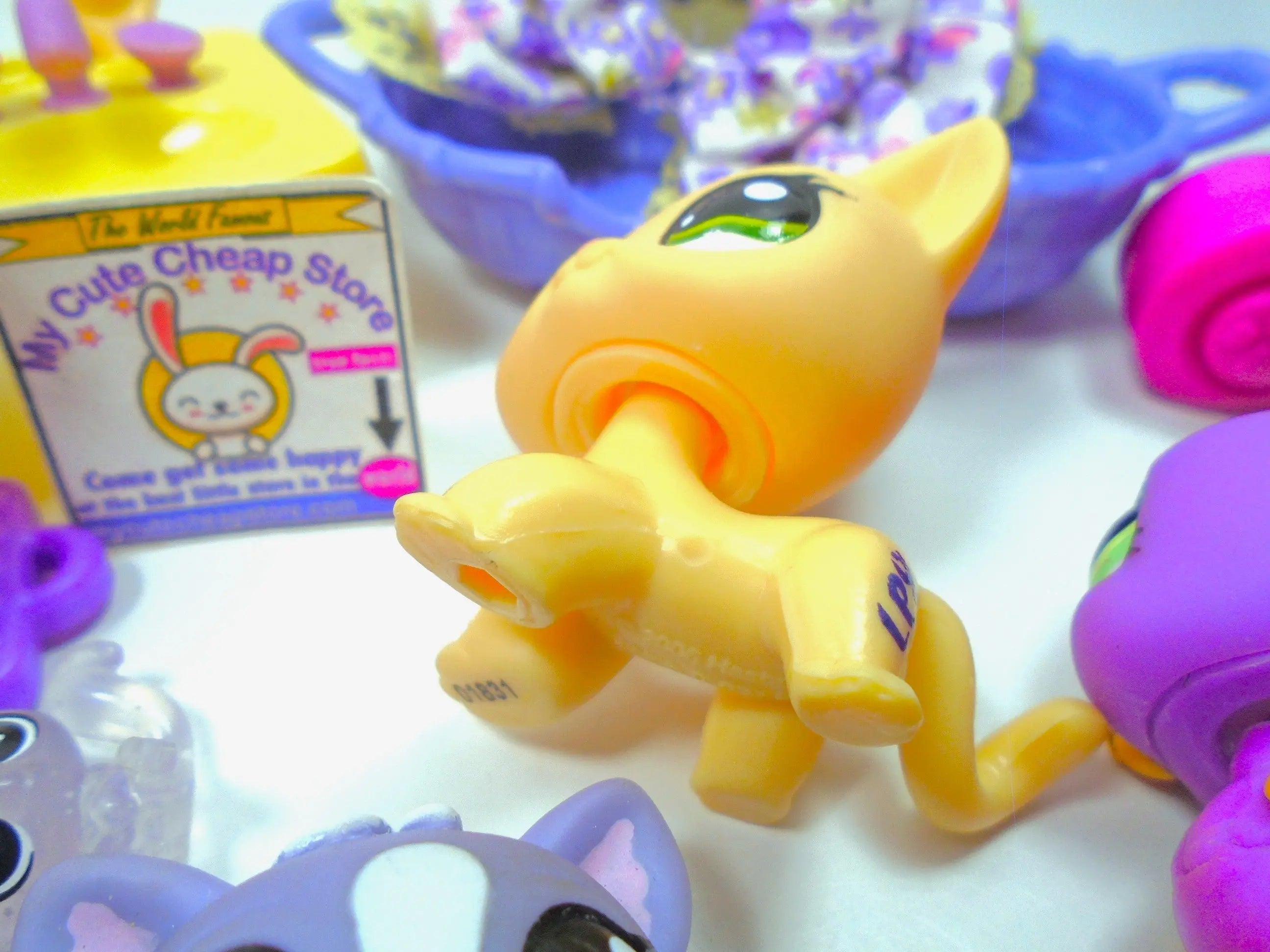 Littlest Pet Shop German Shepard #212 with accessories