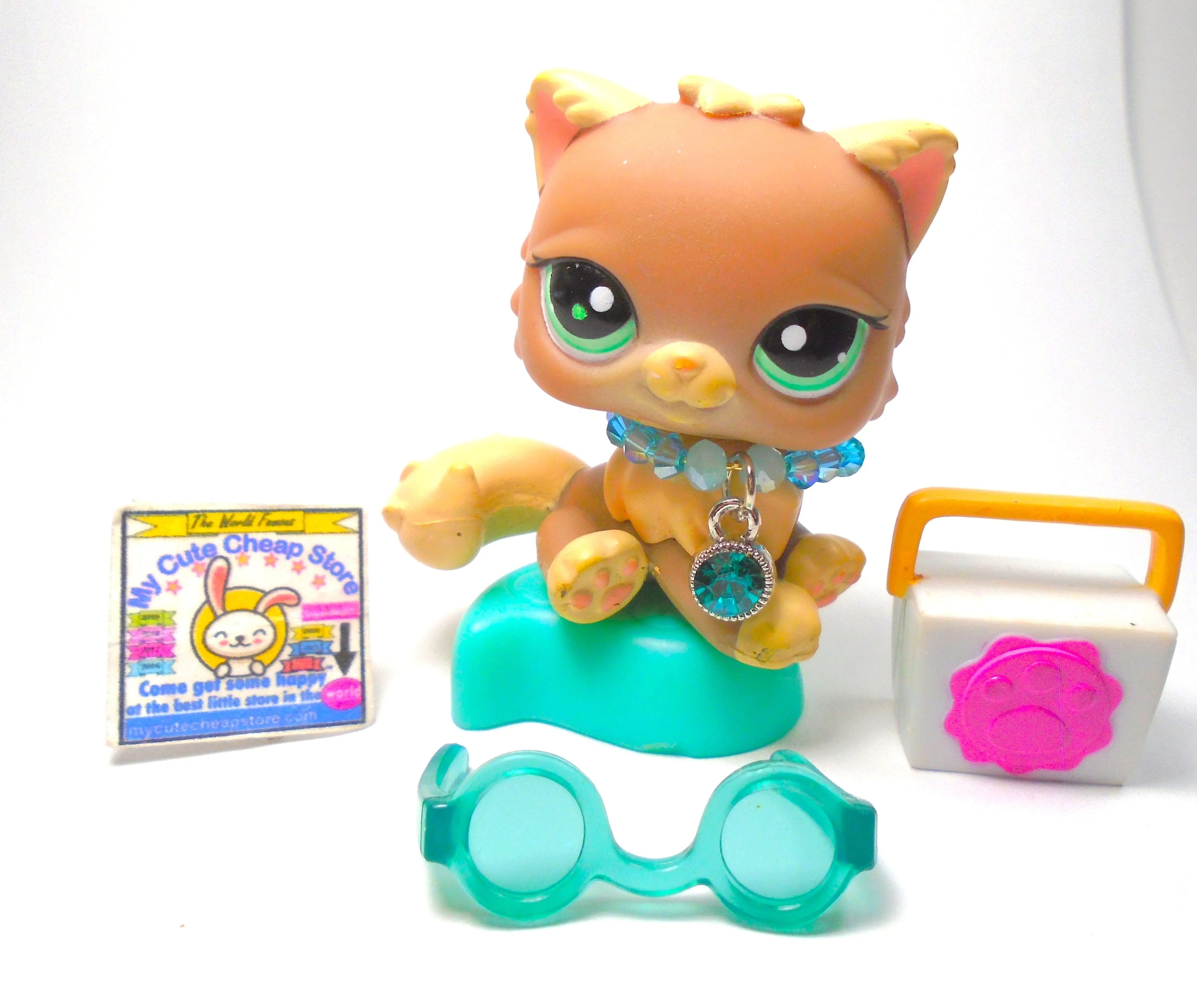Littlest Pet Shop walking cat #1679 with cute accessories