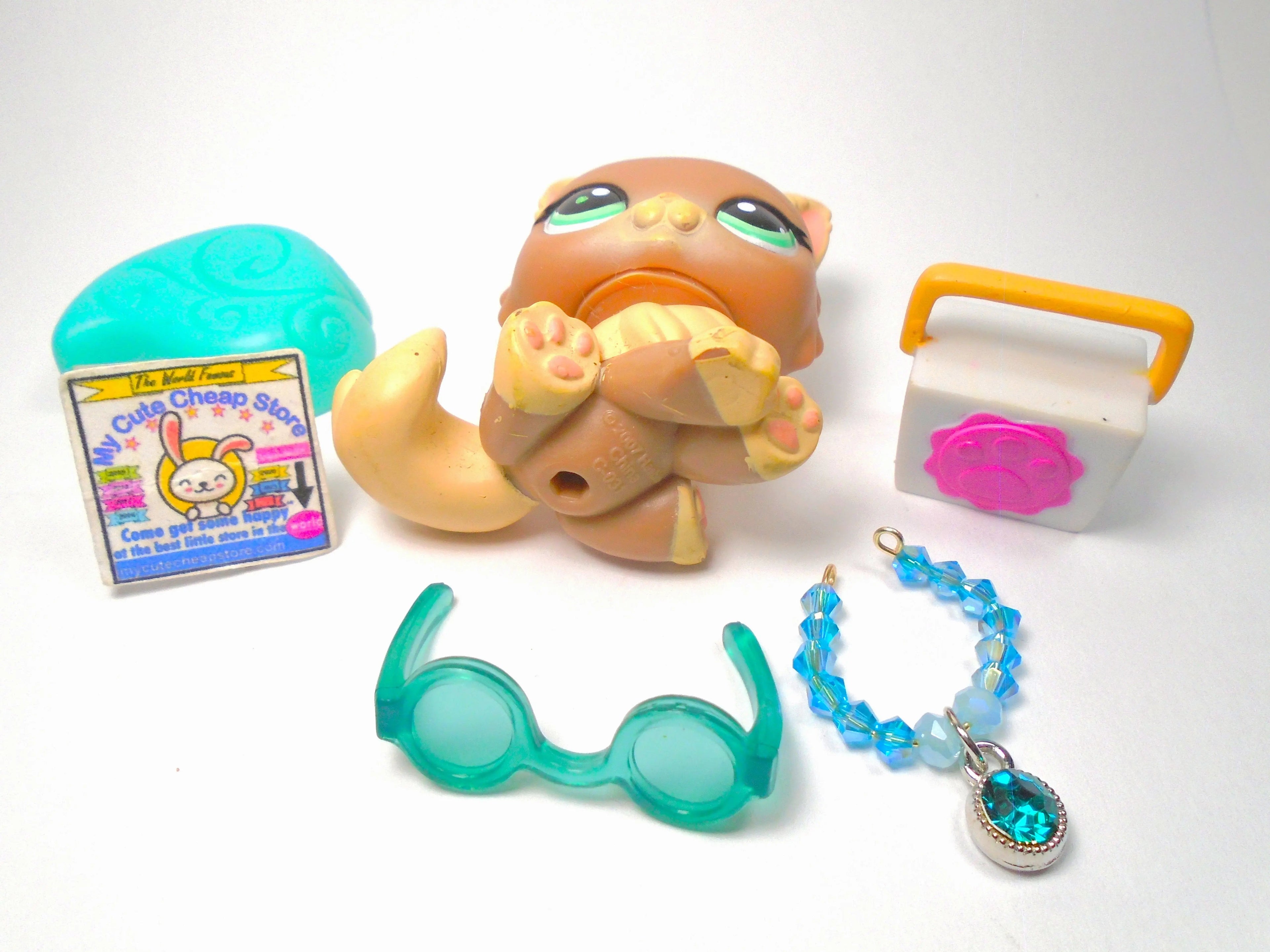 Littlest Pet Shop walking cat #1679 with cute accessories