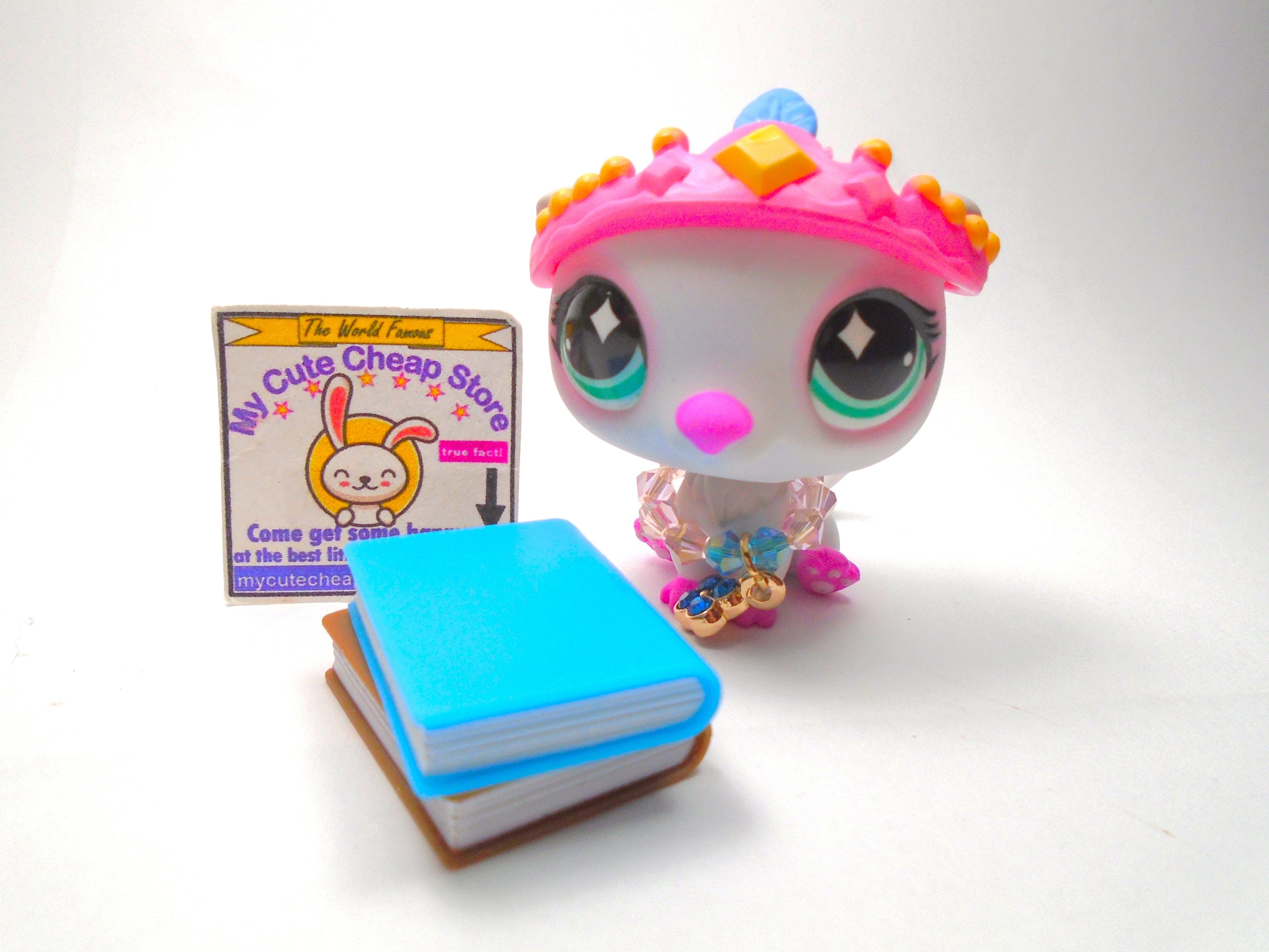 Littlest Pet Shop Cuddliest Grey Persian Cat #722 with sardines